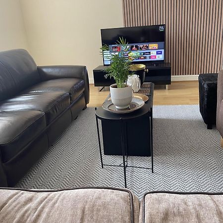 2-Bed Apartment - Sleeps 4 - Street Parking - Wifi Манчестър Екстериор снимка