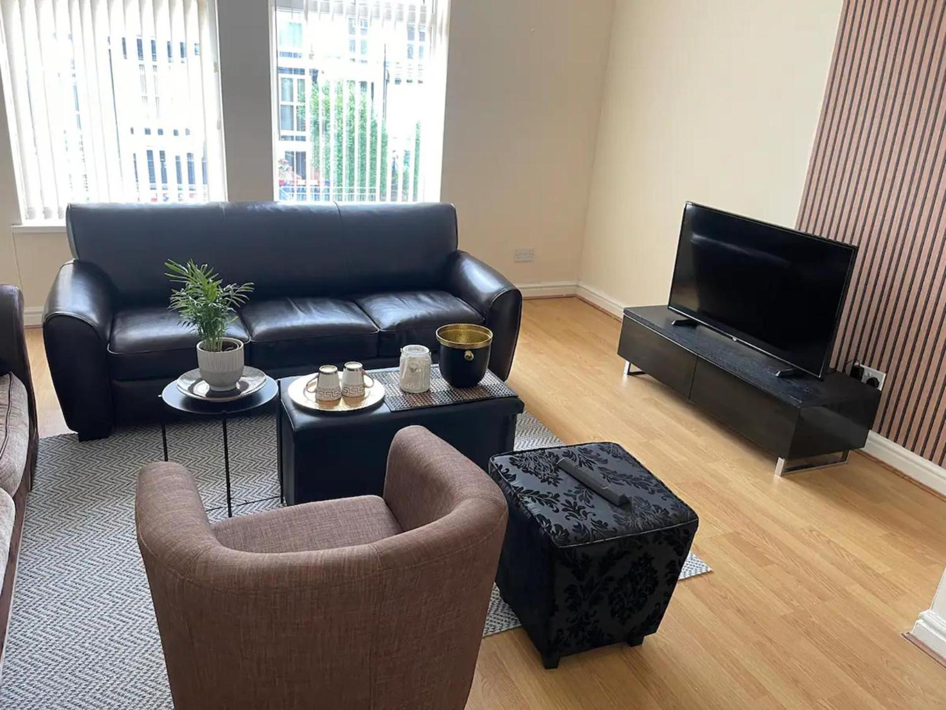 2-Bed Apartment - Sleeps 4 - Street Parking - Wifi Манчестър Екстериор снимка