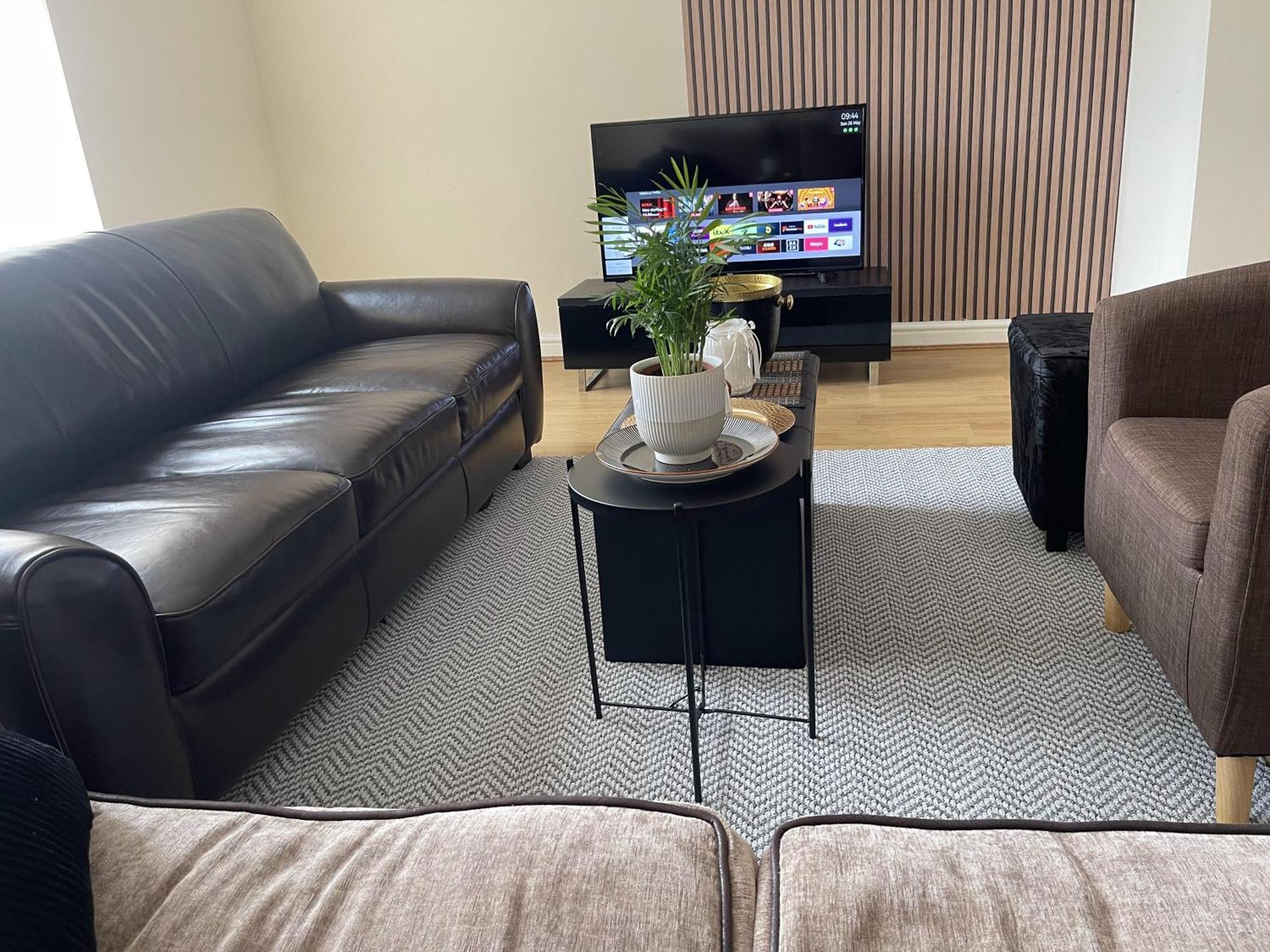 2-Bed Apartment - Sleeps 4 - Street Parking - Wifi Манчестър Екстериор снимка