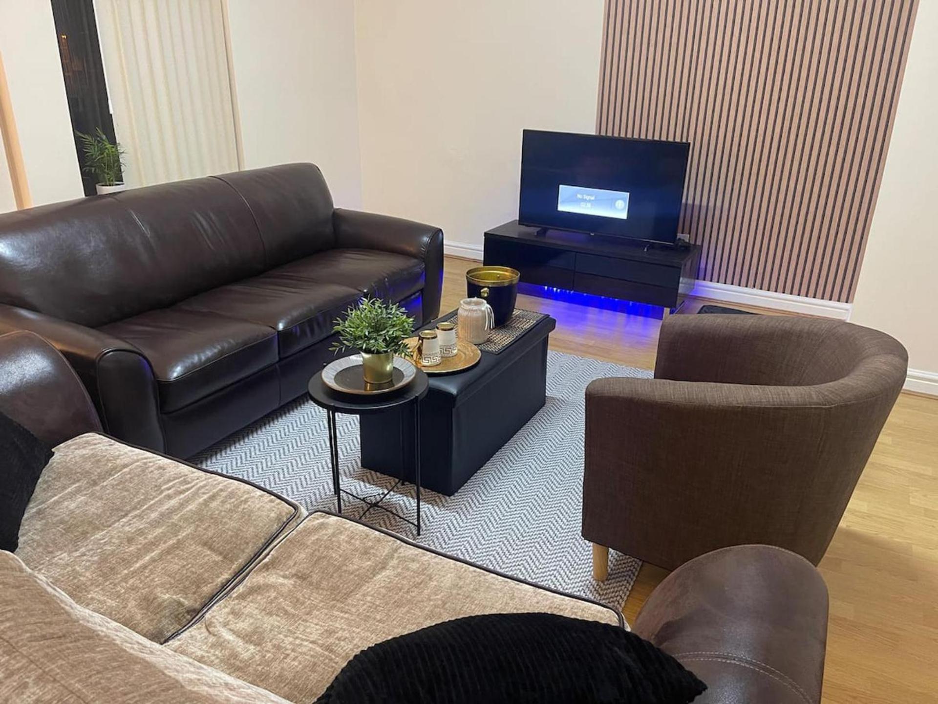 2-Bed Apartment - Sleeps 4 - Street Parking - Wifi Манчестър Екстериор снимка