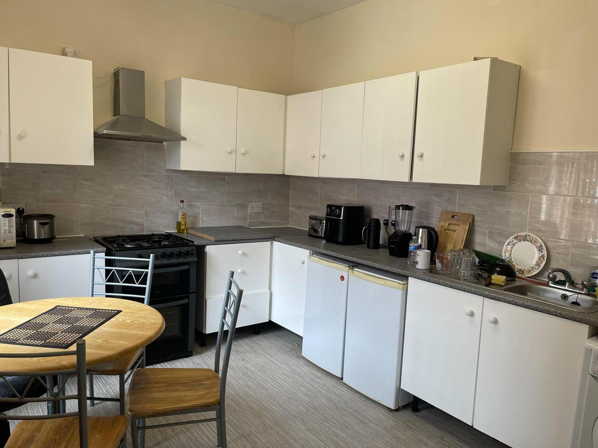 2-Bed Apartment - Sleeps 4 - Street Parking - Wifi Манчестър Екстериор снимка