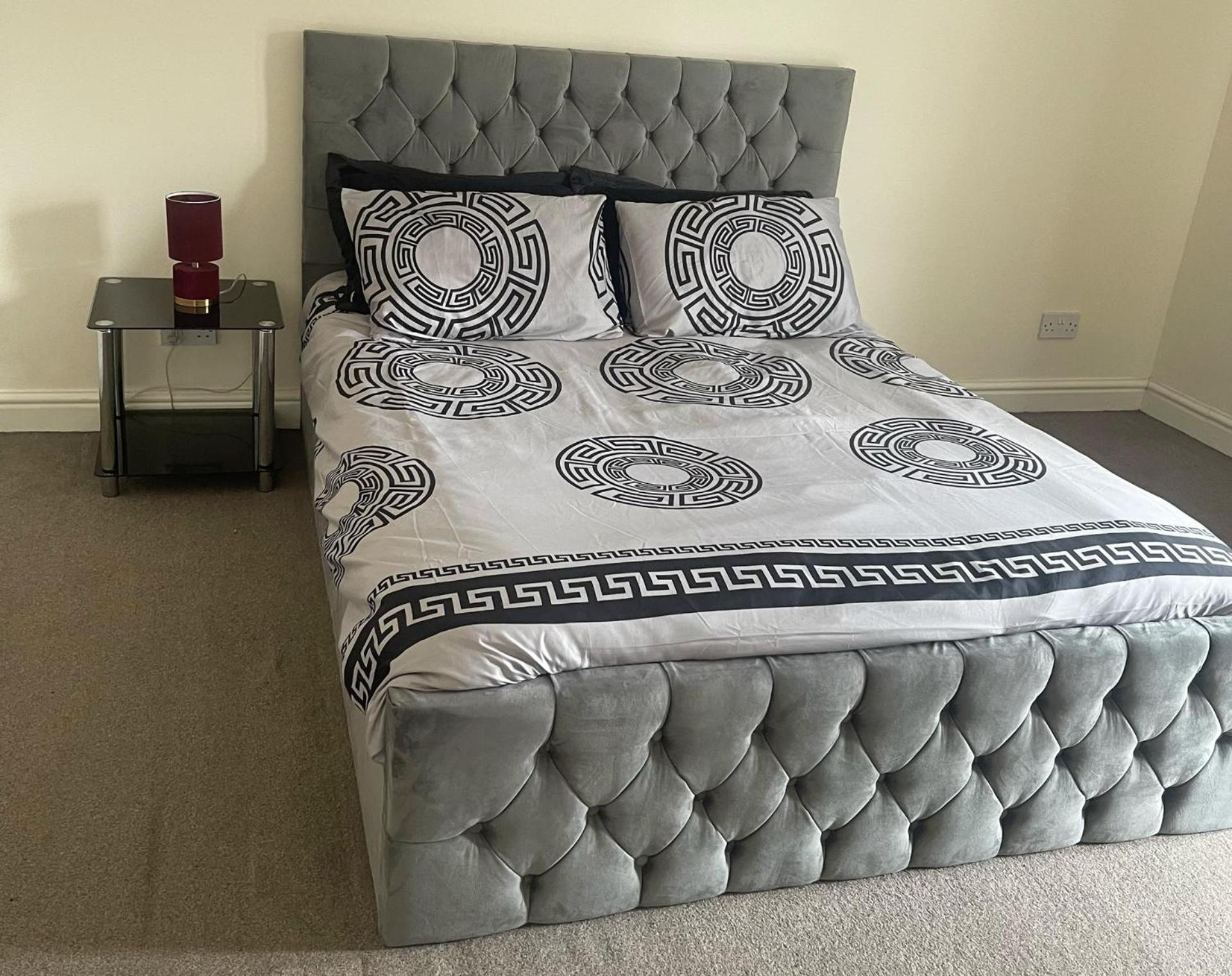 2-Bed Apartment - Sleeps 4 - Street Parking - Wifi Манчестър Екстериор снимка